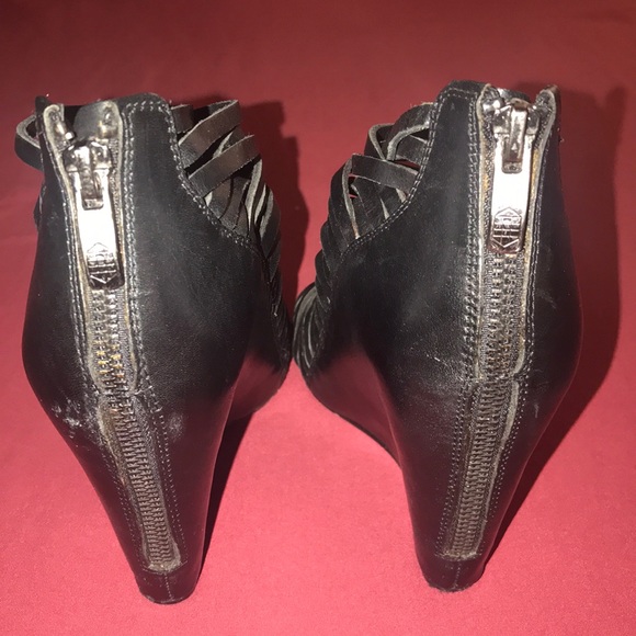 Vince Camuto strapped wedge - Picture 5 of 6